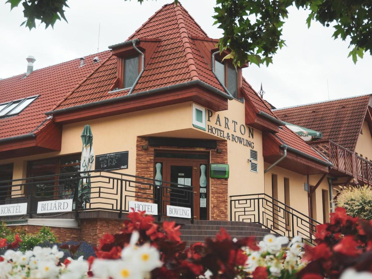 Parton Hotel & Bowling Tiszakécske Zewnętrze zdjęcie