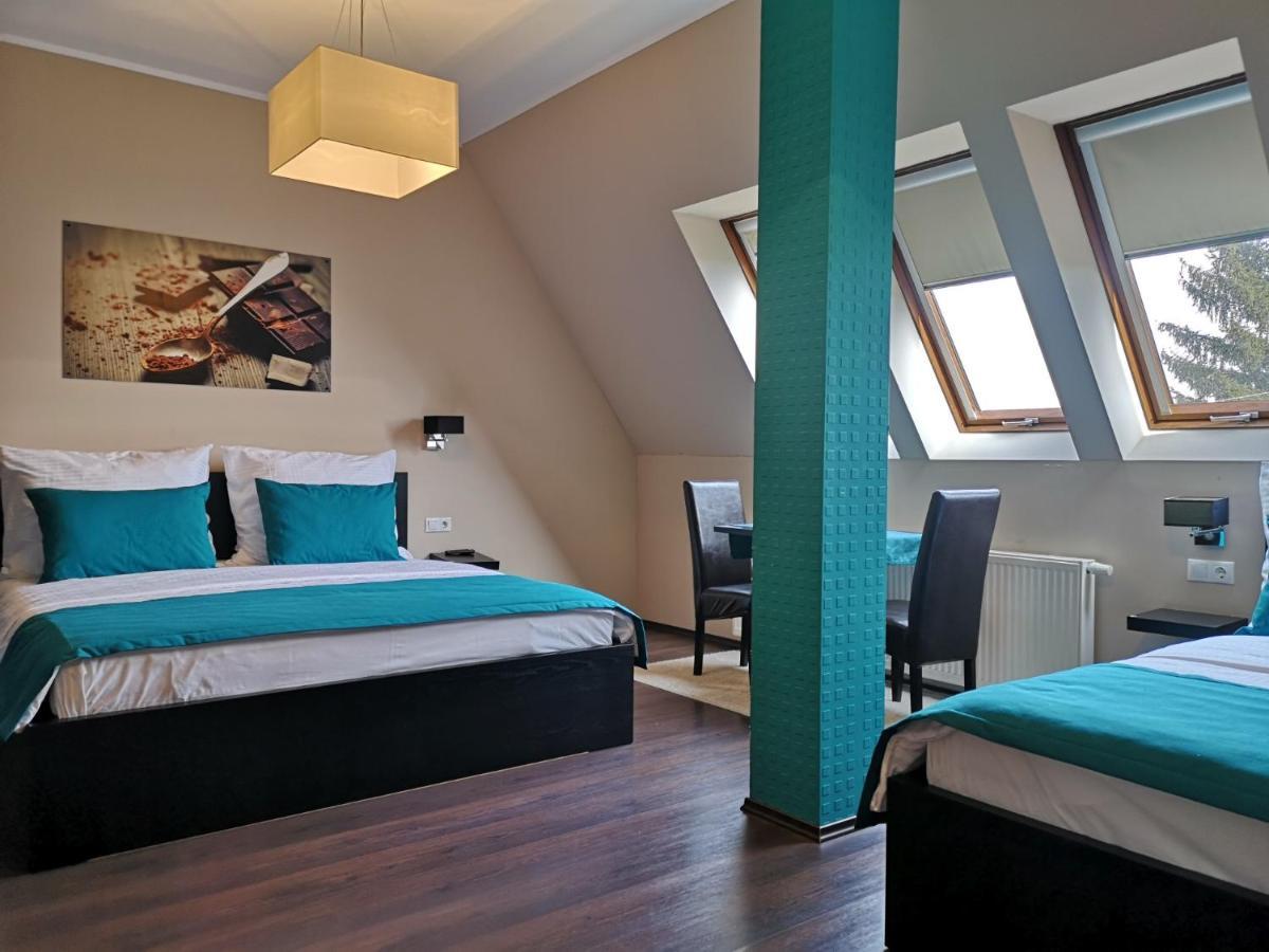 Parton Hotel & Bowling Tiszakécske Zewnętrze zdjęcie