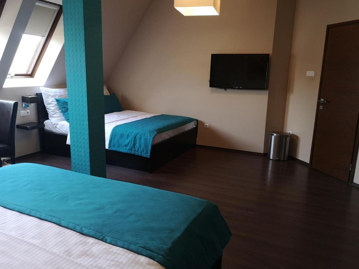 Parton Hotel & Bowling Tiszakécske Zewnętrze zdjęcie