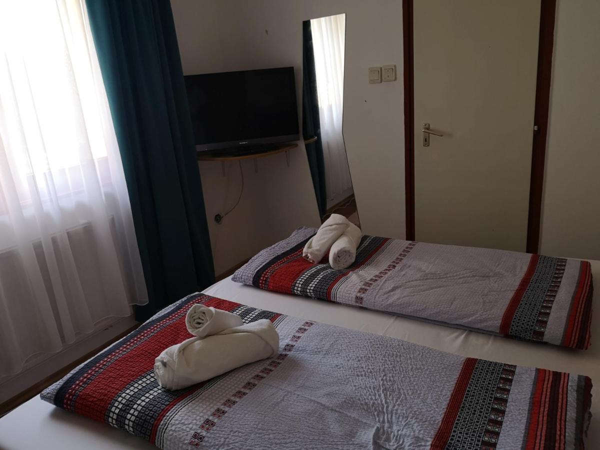 Parton Hotel & Bowling Tiszakécske Zewnętrze zdjęcie