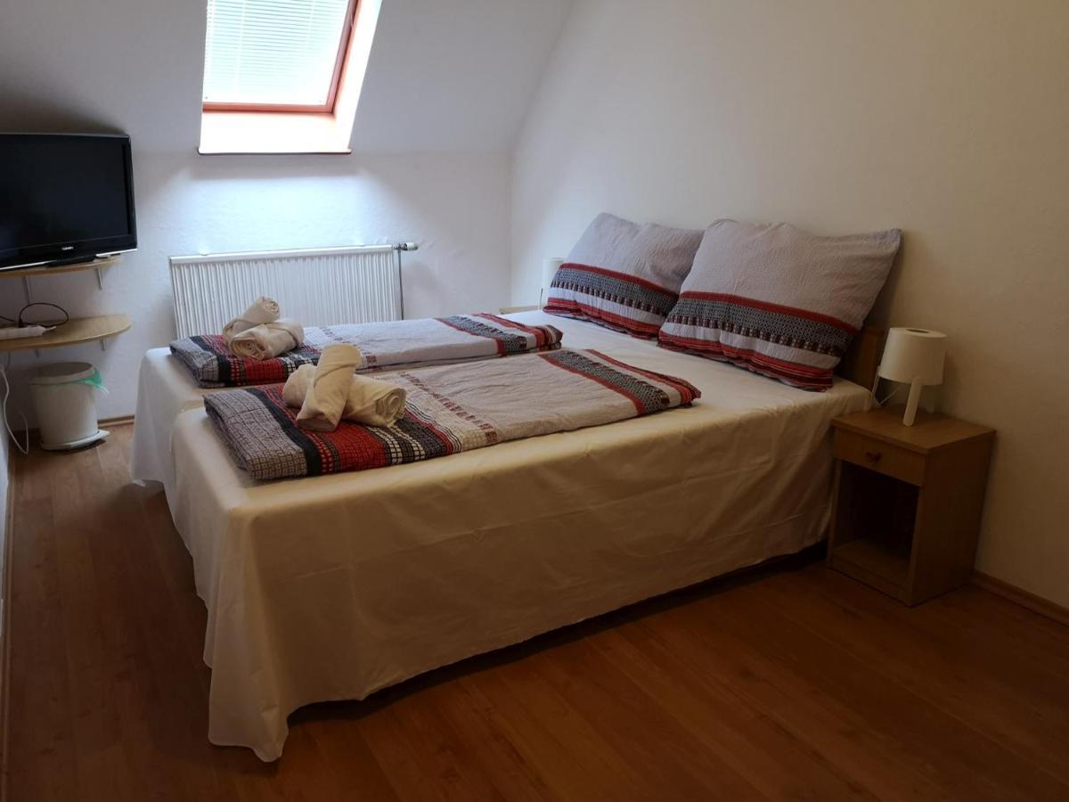 Parton Hotel & Bowling Tiszakécske Zewnętrze zdjęcie